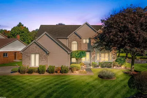 3739 Willowglen, Washington, MI 48094