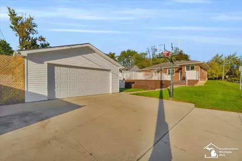 Exterior - 29456 Walnut, Flat Rock, MI 48134 photo 4 of 4