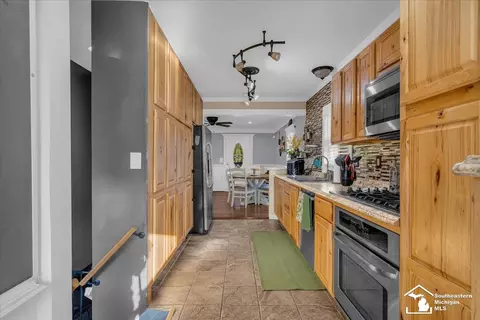 Kitchen - 29456 Walnut, Flat Rock, MI 48134 photo 3 of 4