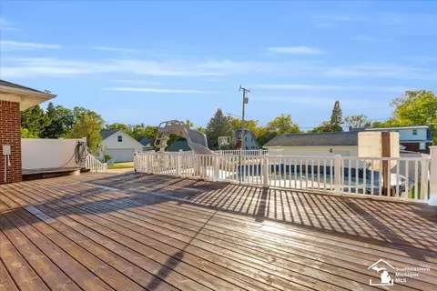 Exterior - 29456 Walnut, Flat Rock, MI 48134 photo 3 of 4