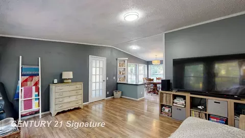 6487 Troland, Flushing, MI 48433 photo 12
