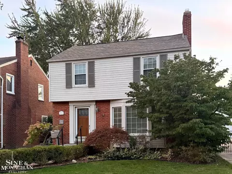 2033 Norwood, Grosse Pointe Woods, MI 48236