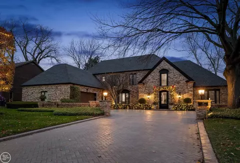 54 Belle Meade, Grosse Pointe, MI 48236