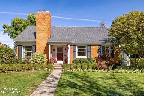 1782 Hollywood, Grosse Pointe Woods, MI 48236