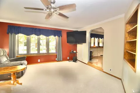Living - 12440 Sumpter, Carleton, MI 48117 photo 4 of 5