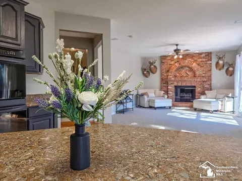 Kitchen - 6749 Stonegate, Temperance, MI 48182 photo 4 of 4