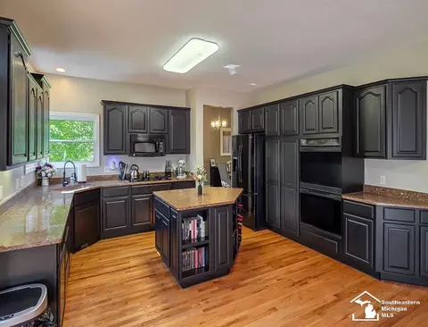 Kitchen - 6749 Stonegate, Temperance, MI 48182 photo 2 of 4