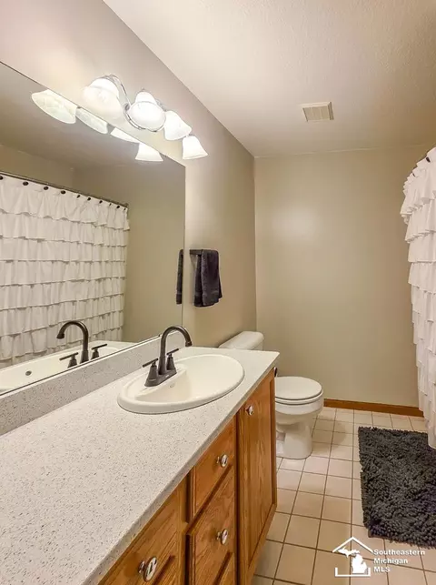 Bath - 6749 Stonegate, Temperance, MI 48182 photo 5 of 6