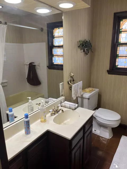 Bath - 5376 Kay, Monroe, MI 48161 photo 2 of 2