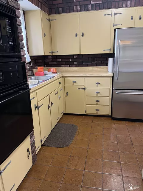 Kitchen - 5376 Kay, Monroe, MI 48161 photo 1 of 2