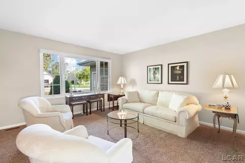 Living - 3109 E Northmor, Adrian, MI 49221 photo 2 of 4
