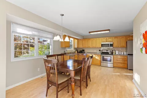 Dining - 3109 E Northmor, Adrian, MI 49221 photo 3 of 4
