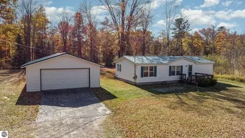 6525 Shellenbarger, Hale, MI 48739