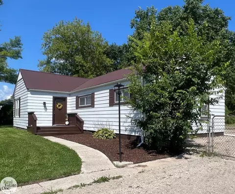 6928 Lapeer, Clyde, MI 48049