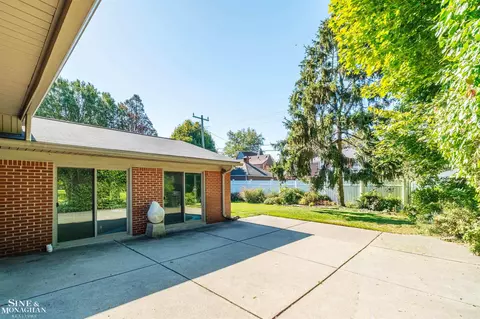 Exterior - 709 Lakepointe, Grosse Pointe Park, MI 48230 photo 7 of 28
