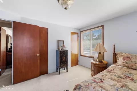 Bedroom - 709 Lakepointe, Grosse Pointe Park, MI 48230 photo 2 of 7