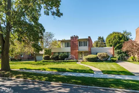 Exterior - 709 Lakepointe, Grosse Pointe Park, MI 48230 photo 13 of 28
