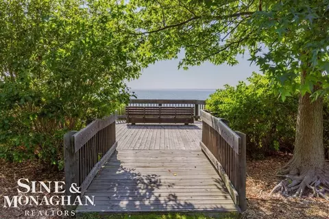 View/Area - 709 Lakepointe, Grosse Pointe Park, MI 48230 photo 9 of 11