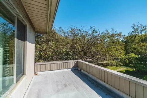 Exterior - 709 Lakepointe, Grosse Pointe Park, MI 48230 photo 12 of 28