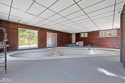 Exterior - 709 Lakepointe, Grosse Pointe Park, MI 48230 photo 5 of 28