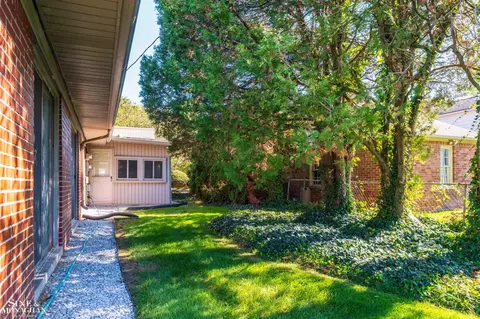 Exterior - 709 Lakepointe, Grosse Pointe Park, MI 48230 photo 9 of 28