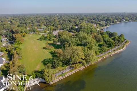 View/Area - 709 Lakepointe, Grosse Pointe Park, MI 48230 photo 7 of 11