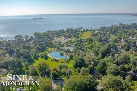 View/Area - 709 Lakepointe, Grosse Pointe Park, MI 48230 photo 6 of 11