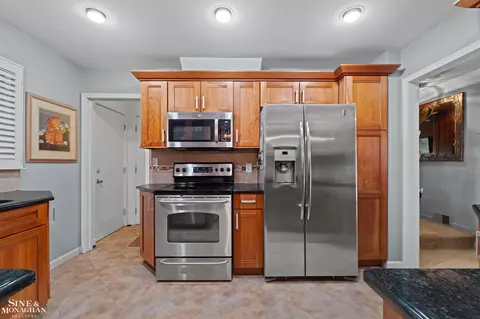 Kitchen - 709 Lakepointe, Grosse Pointe Park, MI 48230 photo 3 of 4
