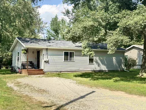 4876 Cedar Dr, Gladwin, MI 48624