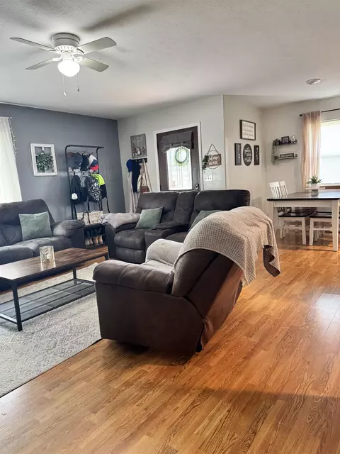 Living - 4876 Cedar Dr, Gladwin, MI 48624 photo 8 of 8