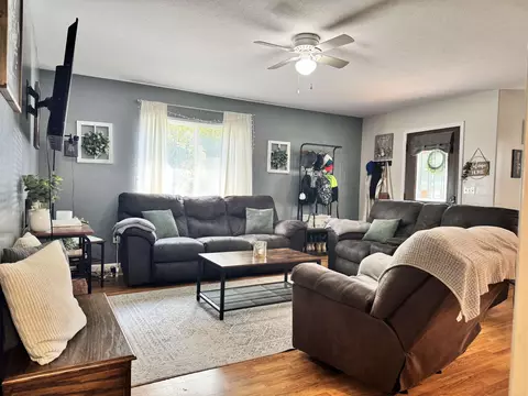 Living - 4876 Cedar Dr, Gladwin, MI 48624 photo 7 of 8