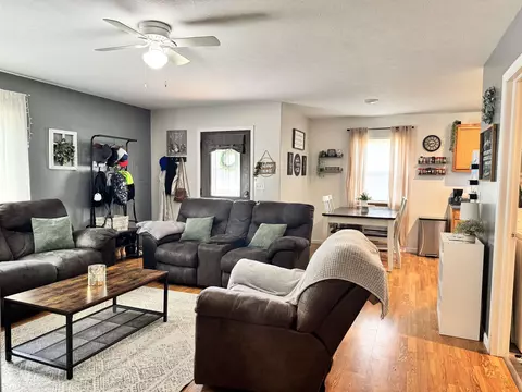 Living - 4876 Cedar Dr, Gladwin, MI 48624 photo 6 of 8