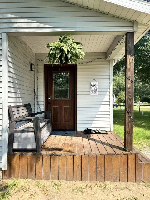 Exterior - 4876 Cedar Dr, Gladwin, MI 48624 photo 2 of 4