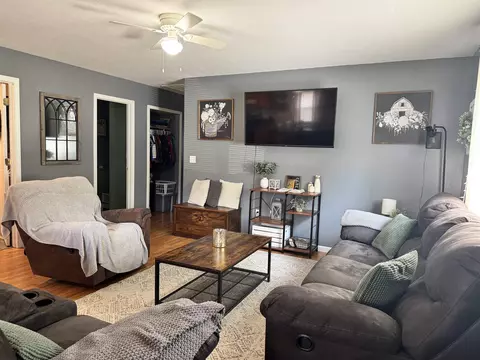 Living - 4876 Cedar Dr, Gladwin, MI 48624 photo 5 of 8