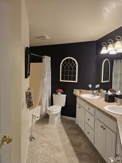 Bath - 1670 Spruce #1, Temperance, MI 48182 photo 1 of 2