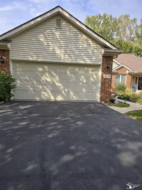 Exterior - 1670 Spruce #1, Temperance, MI 48182 photo 3 of 6