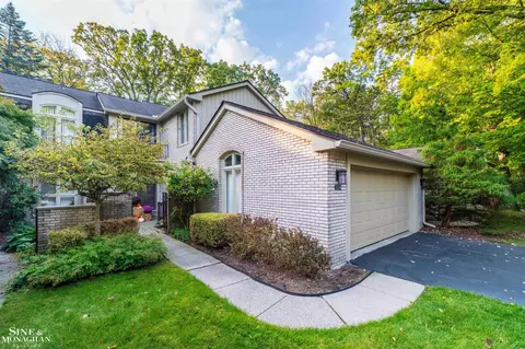 1204 S Timberview #E-23, Bloomfield Hills, MI 48304