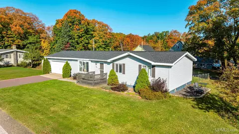 68 4th, South Range, MI 49963