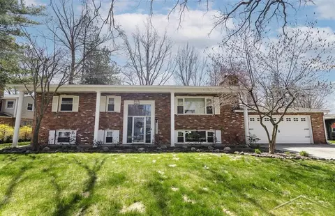 411 Rollcrest, Midland, MI 48640