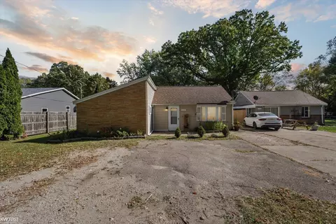 1147 Rinn, Burton, MI 48509