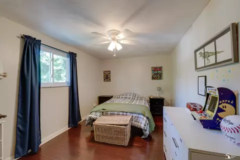 Bedroom - 7986 Mohawk, Temperance, MI 48182 photo 5 of 6