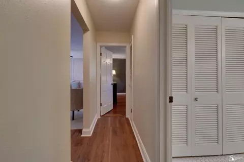 Entry Way - 7986 Mohawk, Temperance, MI 48182 photo 3 of 5