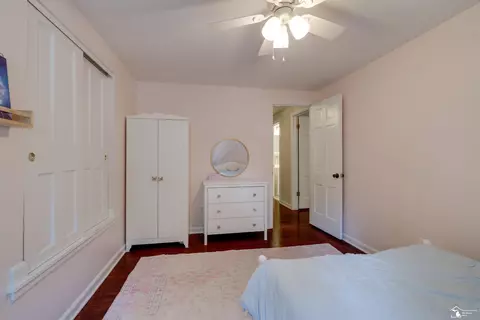 Bedroom - 7986 Mohawk, Temperance, MI 48182 photo 4 of 6