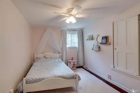 Bedroom - 7986 Mohawk, Temperance, MI 48182 photo 3 of 6