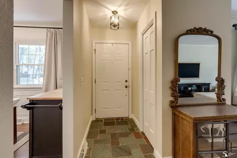 Entry Way - 7986 Mohawk, Temperance, MI 48182 photo 2 of 5