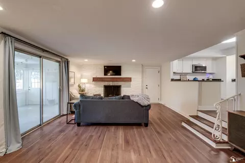 Living - 7986 Mohawk, Temperance, MI 48182 photo 2 of 2
