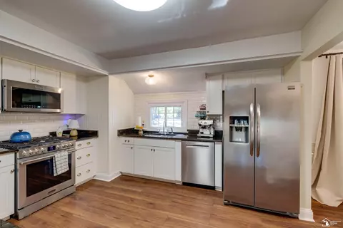 Kitchen - 7986 Mohawk, Temperance, MI 48182 photo 2 of 3