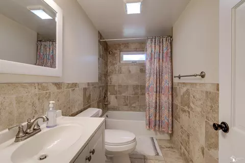 Bath - 7986 Mohawk, Temperance, MI 48182 photo 3 of 3