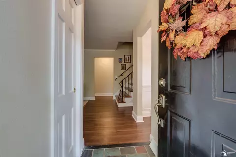 Entry Way - 7986 Mohawk, Temperance, MI 48182 photo 1 of 5