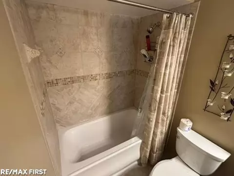Bath - 50187 Madison, Macomb, MI 48044 photo 6 of 8